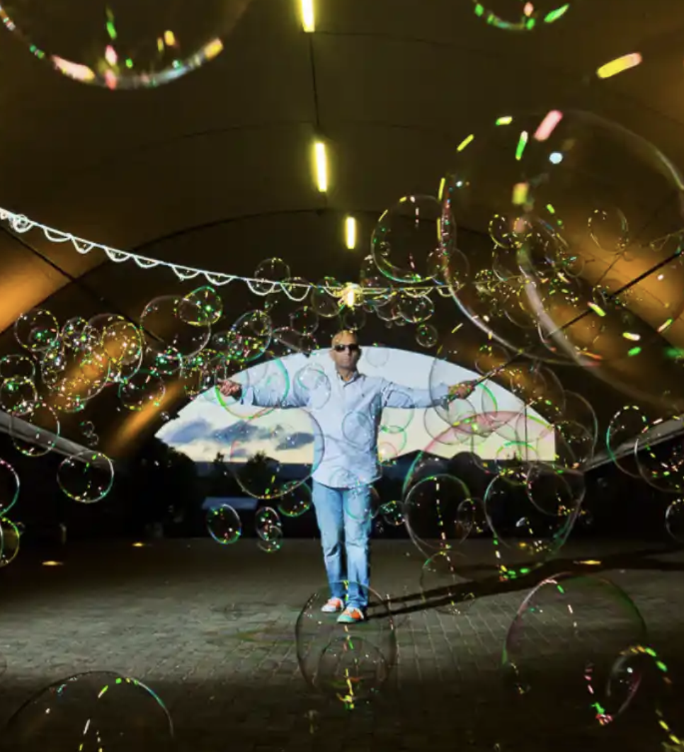 Ray Bubbles - The Ultimate Bubble Show